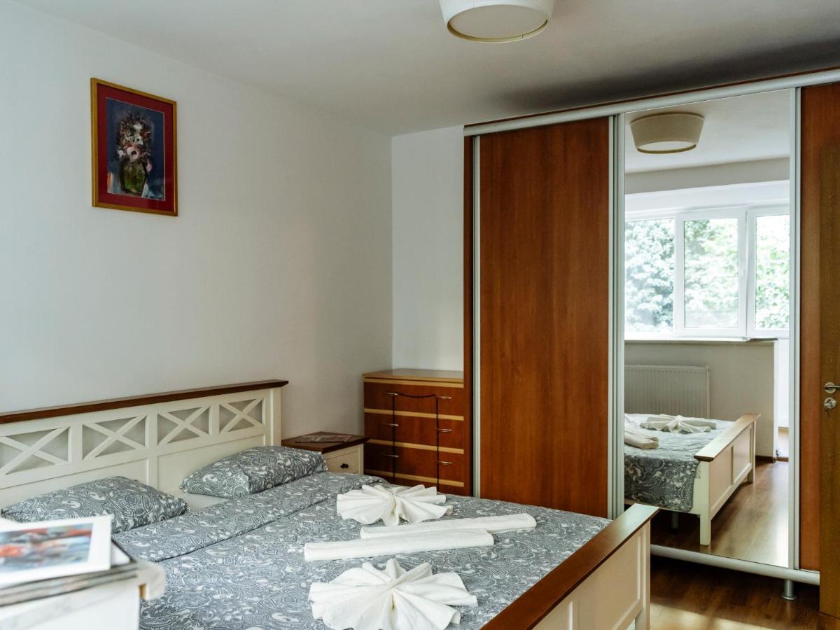 Old Town Historic Apartment With Backyard Mini Park Bucharest Luaran gambar