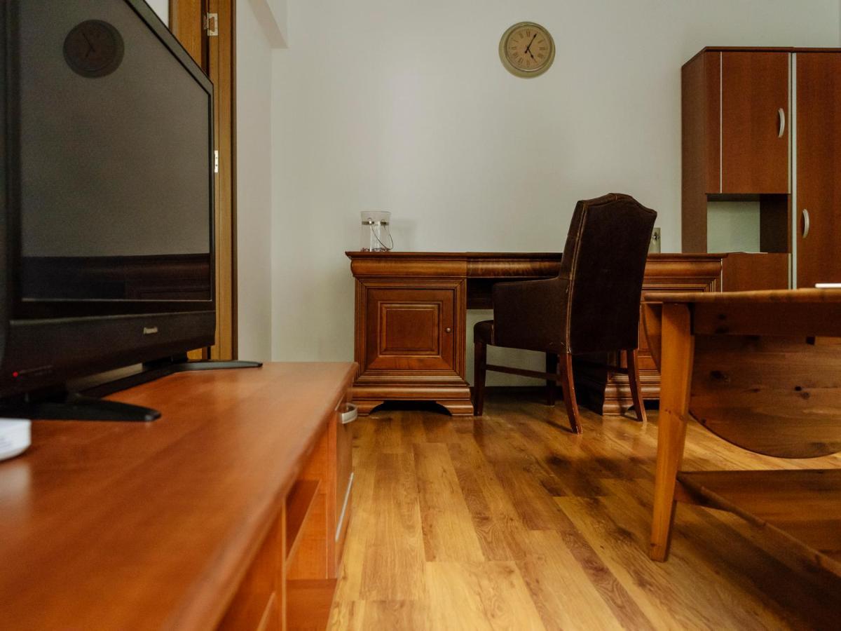 Old Town Historic Apartment With Backyard Mini Park Bucharest Luaran gambar