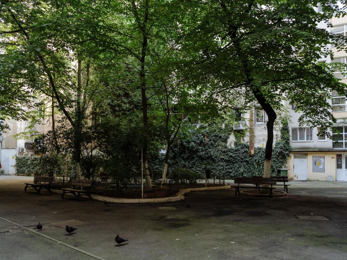 Old Town Historic Apartment With Backyard Mini Park Bucharest Luaran gambar