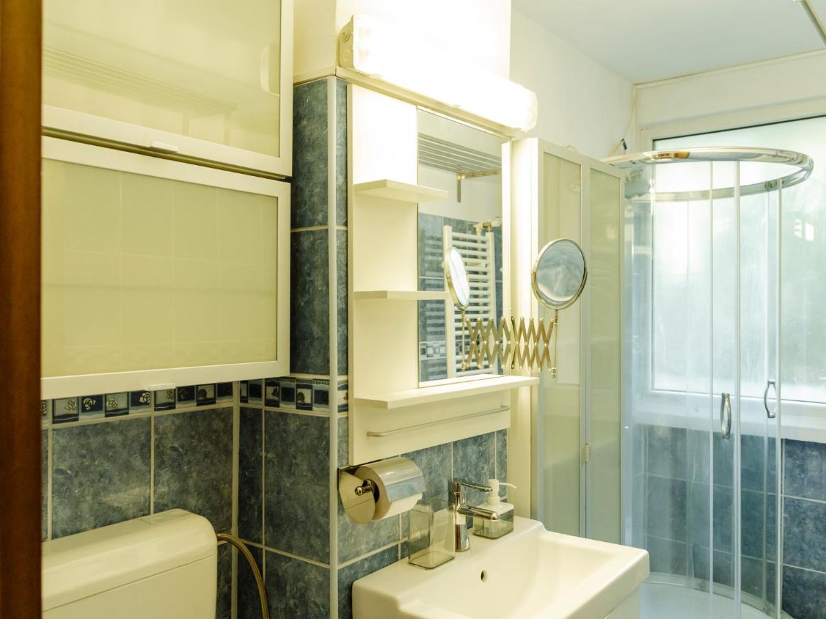 Old Town Historic Apartment With Backyard Mini Park Bucharest Luaran gambar