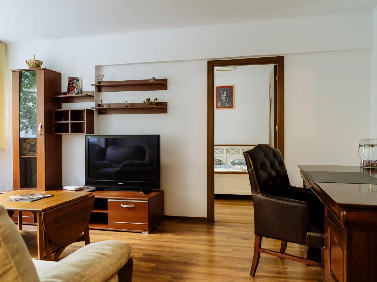 Old Town Historic Apartment With Backyard Mini Park Bucharest Luaran gambar