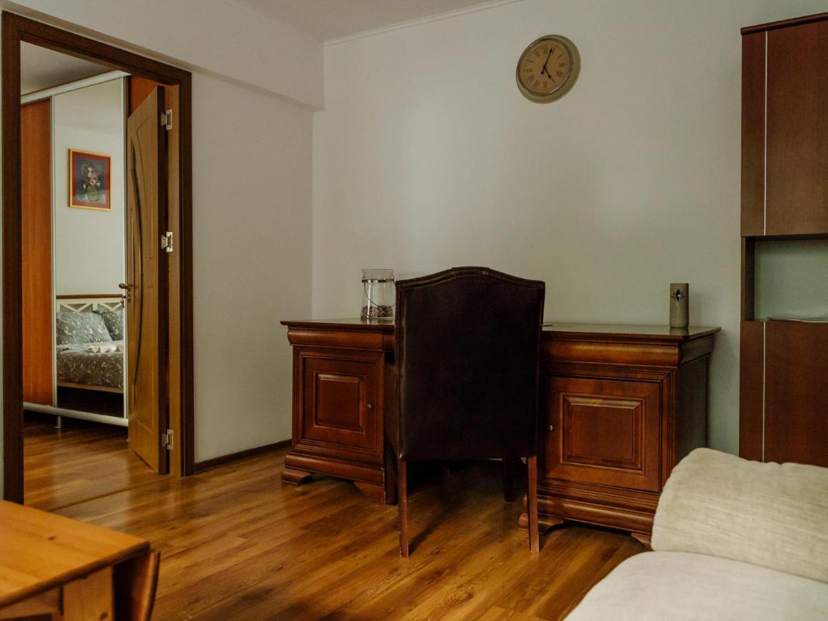 Old Town Historic Apartment With Backyard Mini Park Bucharest Luaran gambar