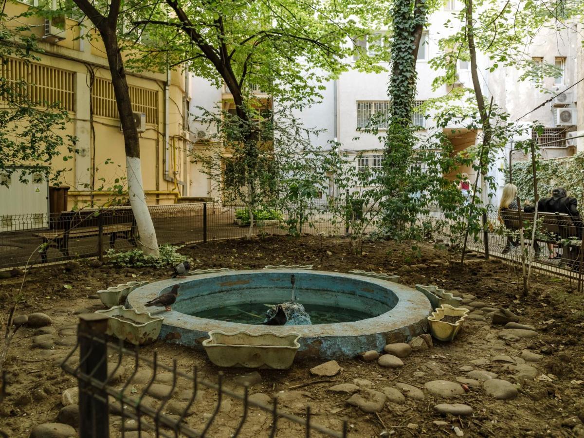 Old Town Historic Apartment With Backyard Mini Park Bucharest Luaran gambar