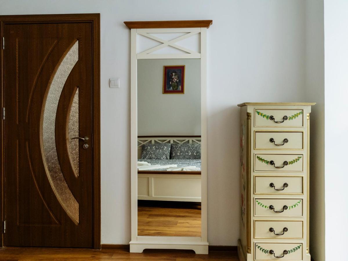 Old Town Historic Apartment With Backyard Mini Park Bucharest Luaran gambar
