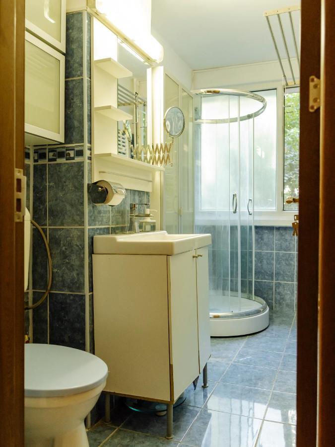 Old Town Historic Apartment With Backyard Mini Park Bucharest Luaran gambar
